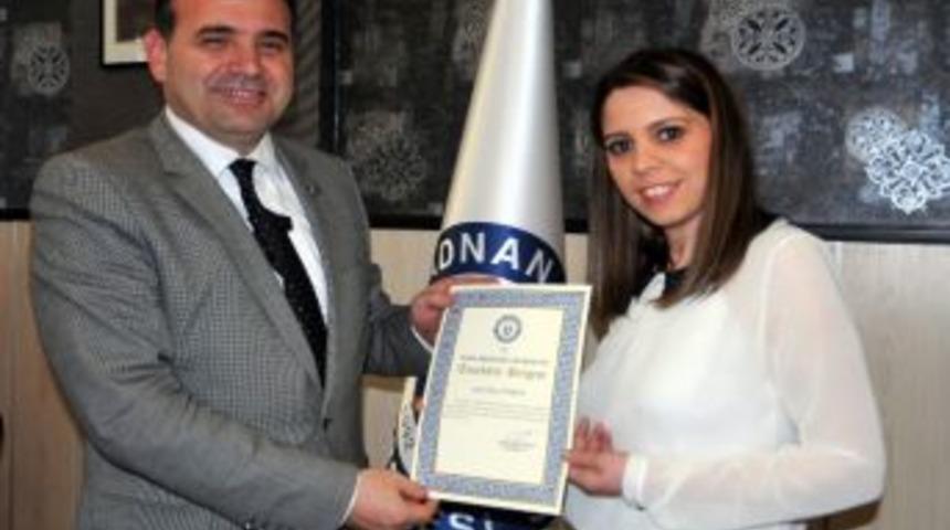 Ad&uuml;&rsquo;de Ayın Personeline &Ouml;d&uuml;l