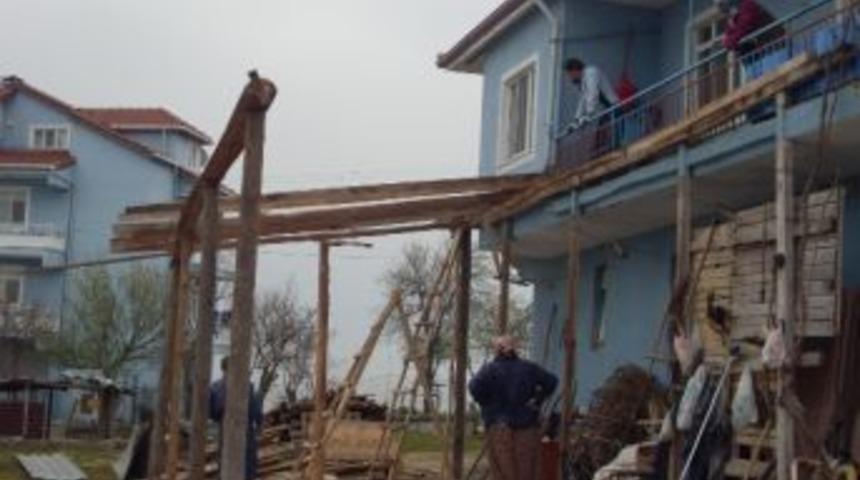 Ka&ccedil;ak Yapılar Tek Tek Yıkılıyor