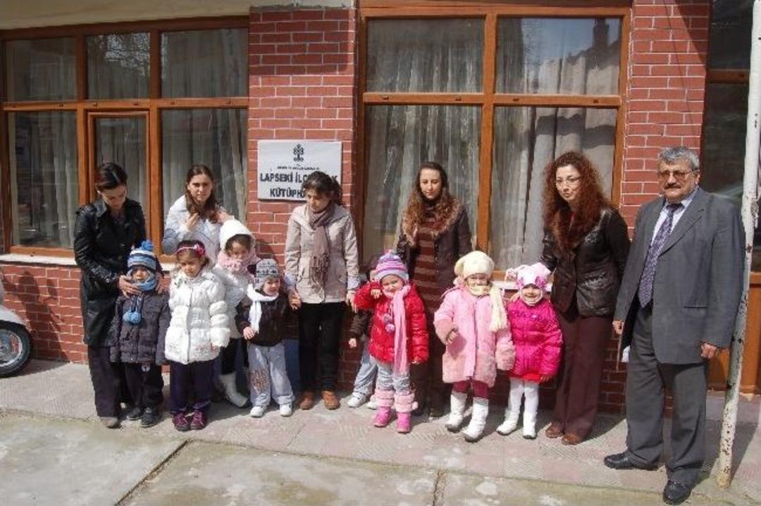 Minikler K&uuml;taphanede