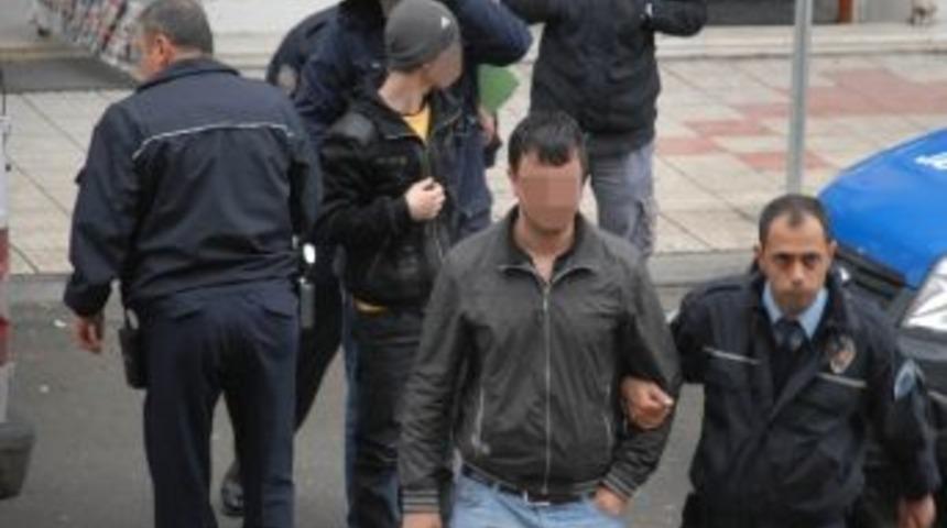 Otomobilden Hırsızlık Zanlısı 3 Kişi Yaralandı