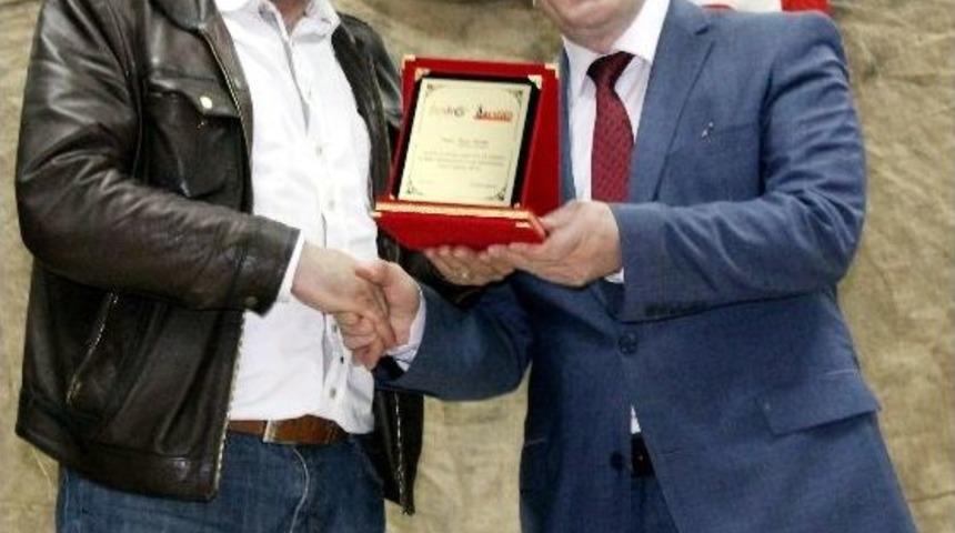 Silvan&rsquo;daki Yerel Gazetelere Plaket