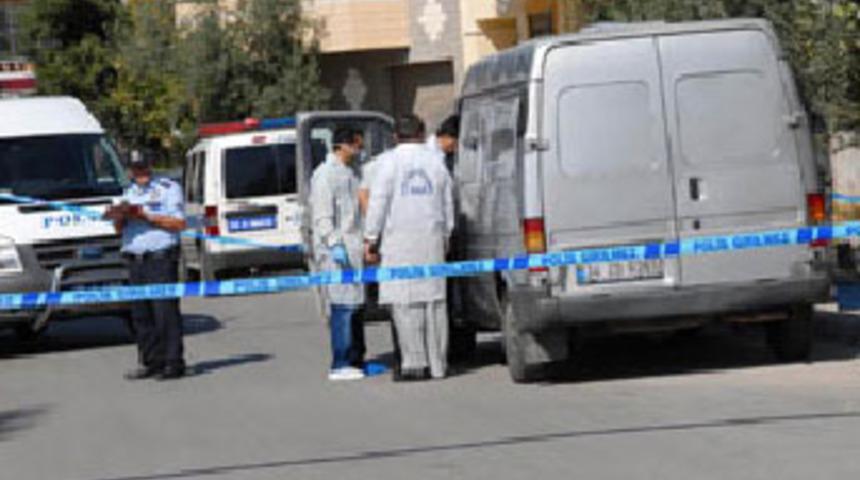 G&uuml;venlik g&ouml;revlisi bankayı soydu!