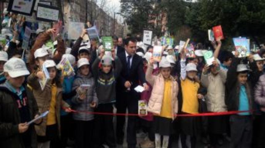 Fatih Koleji &Ouml;ğrencilerinden 'okuma Eylemi'