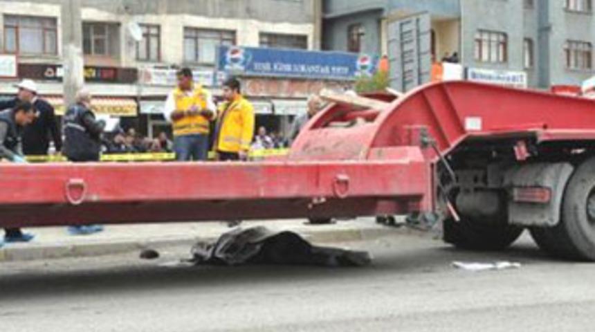 &Ouml;l&uuml;m karşıdan karşıya ge&ccedil;erken yakaladı