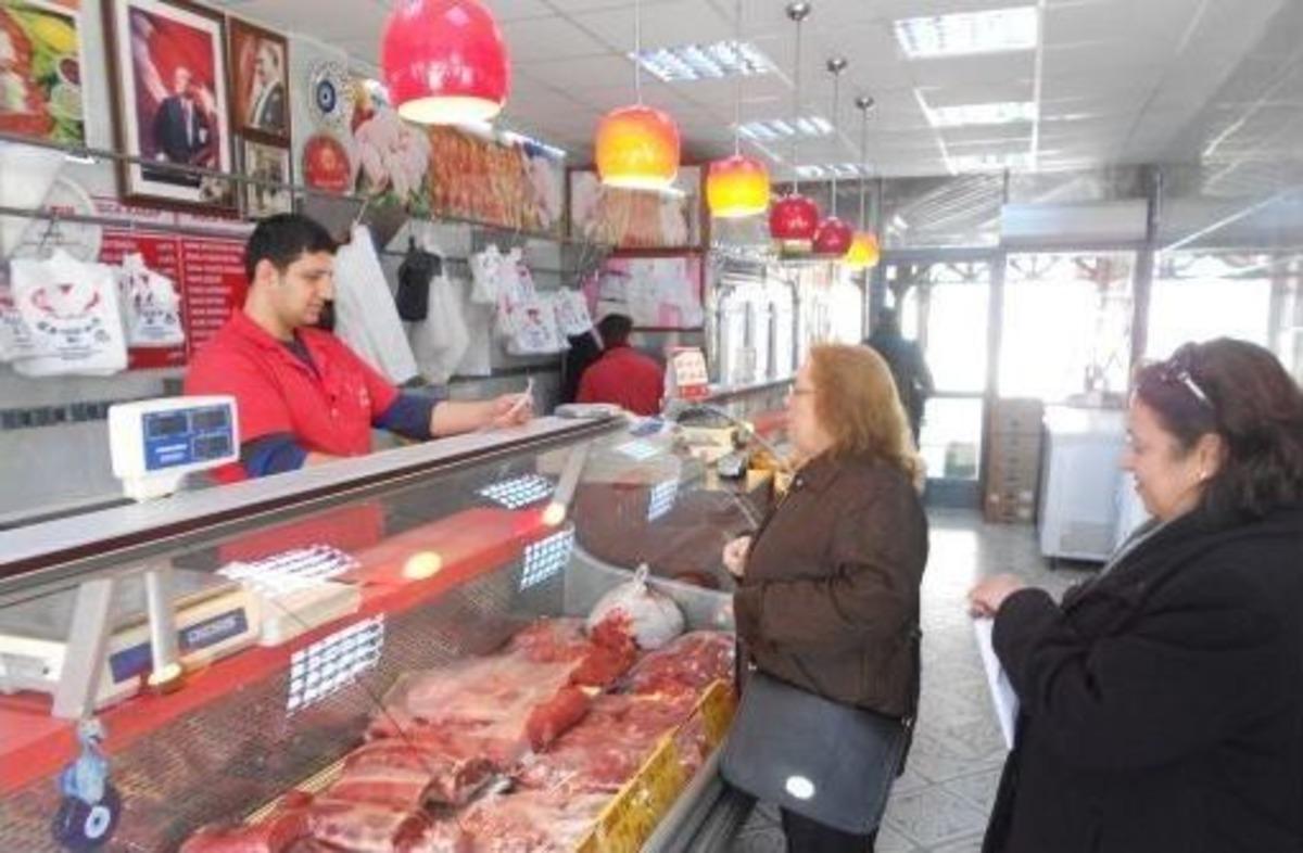 Sel&ccedil;uk&rsquo;ta Esnaf Vatandaş El Ele