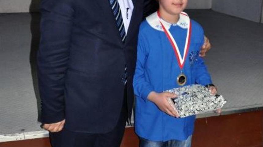 O'nu En Iyi Anlatan &Ouml;ğrenciye Tablet Bilgisayar