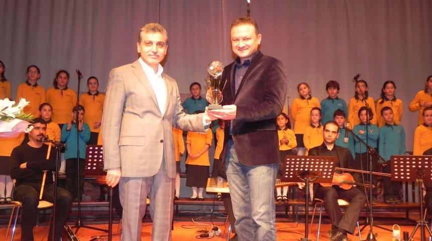 Anafen &Ouml;ğrencileri, &lsquo;Safahatten Şarkılar&rsquo;ı &Ouml;d&uuml;llendirdi