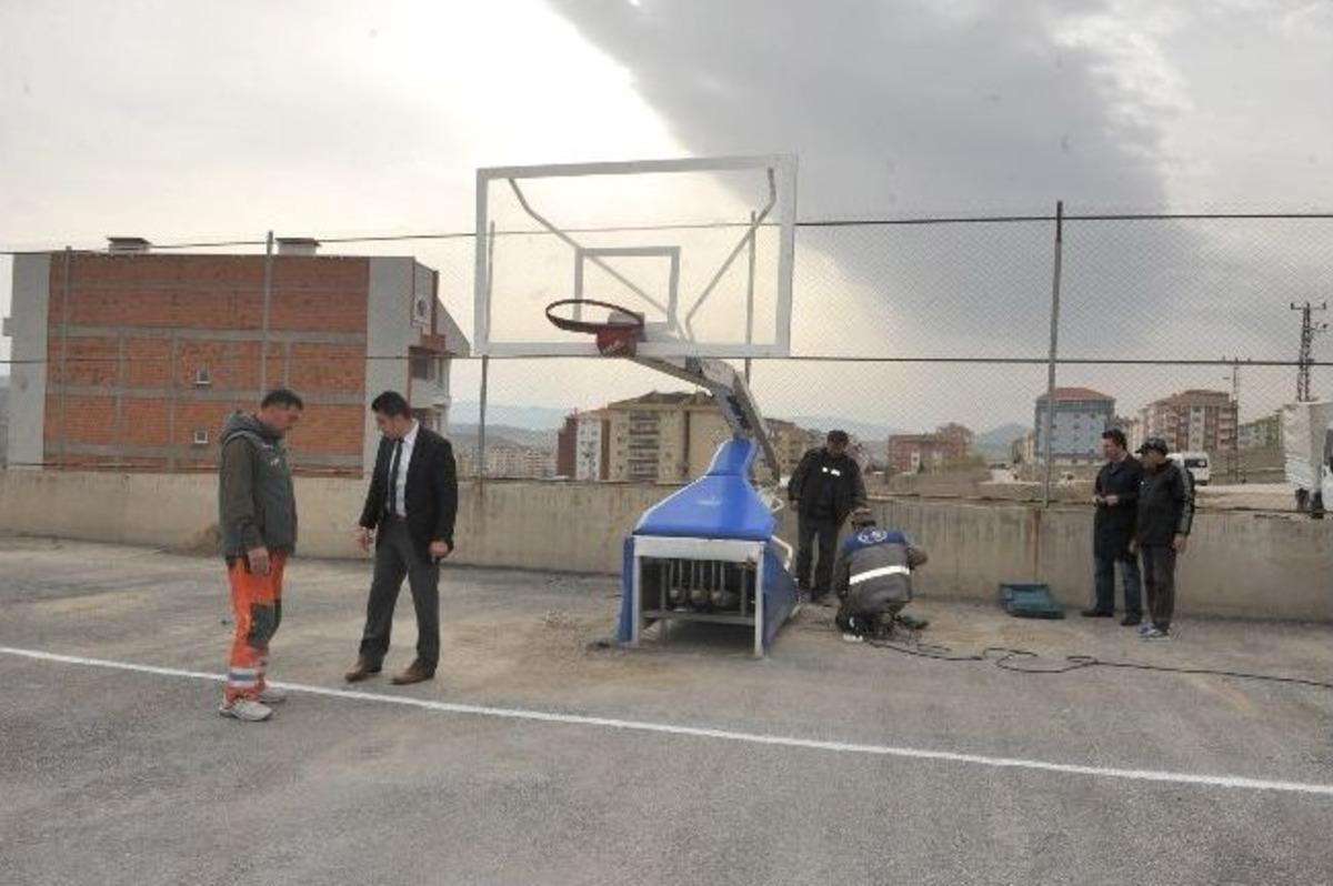 Mustafa Şeker Anadolu Lisesi Basketbol Sahası Yenilendi