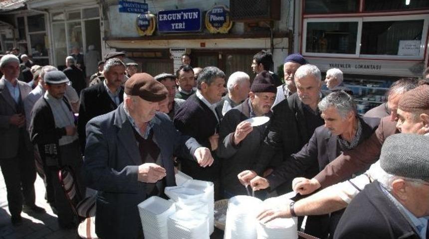 Mudurnu&rsquo;da Muhsin Yazıoğlu İ&ccedil;in Bin 500 Kişilik Pilav Dağıtıldı
