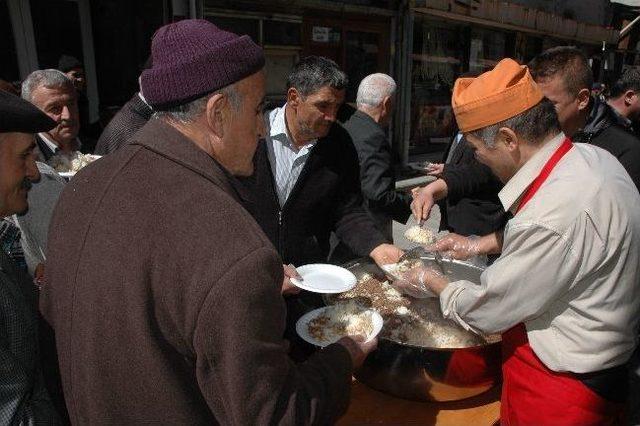 Mudurnu’da Muhsin Yazıoğlu İçin Bin 500 Kişilik Pilav Dağıtıldı