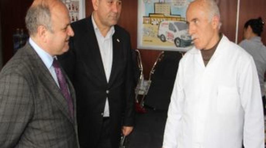 Kırşehir Valisi Kızılay Tırını Ziyaret Etti