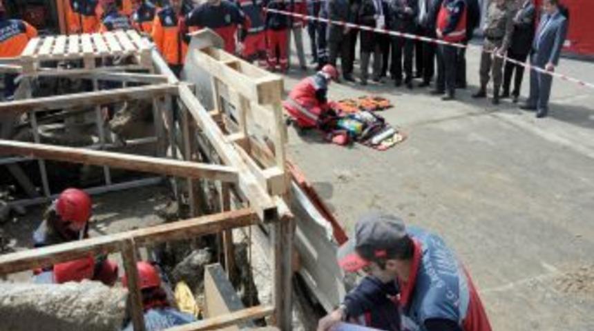 Manisa'da Deprem Tatbikatı Yapıldı