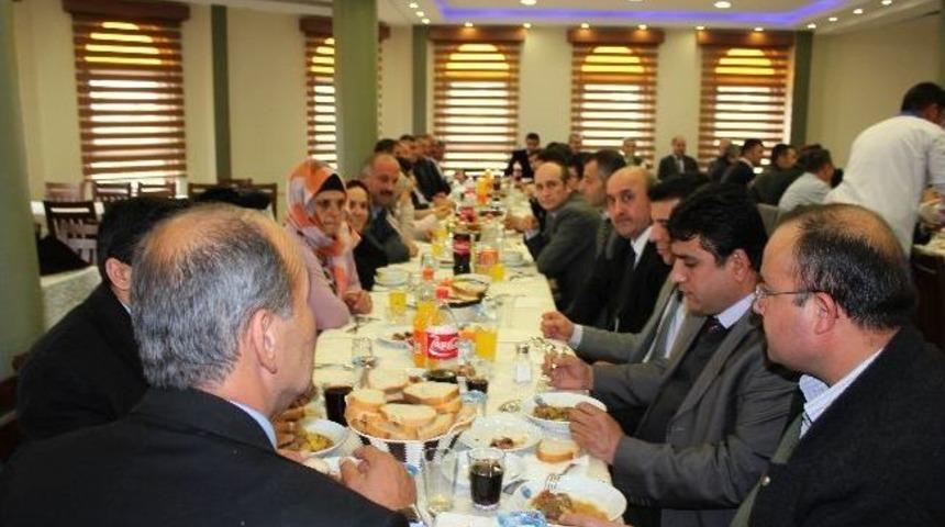 Milli Eğitim Personeli Yemekte Buluştu