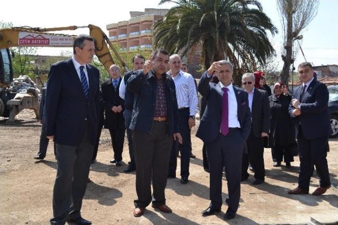 Protokol, Yıkım Yapılan Alanda İncelemede Bulundu