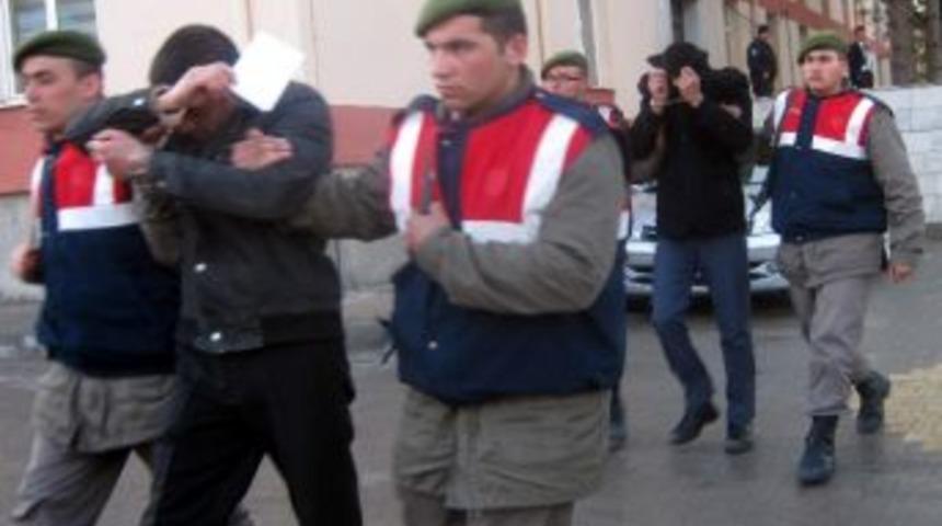 Maskeli Hırsızlar Yakalandı