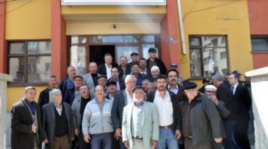 Tarım Arazisini Ormana &Ccedil;eviren K&ouml;yl&uuml; Ağa&ccedil; Istiyor