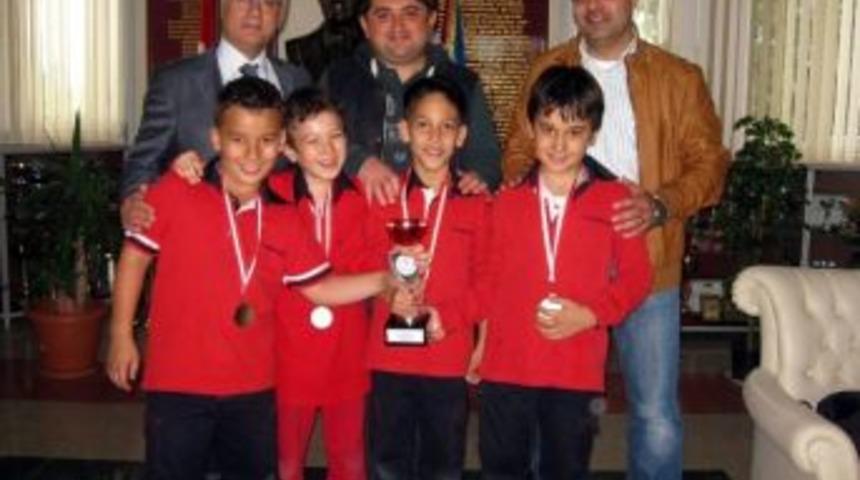 Masa Tenisinde İl 2.'si Oldular