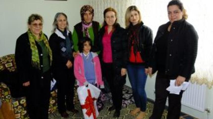 CHP&rsquo;li Kadınlar Ihtiya&ccedil; Sahibi &Ouml;ğrencileri Sevindirdi