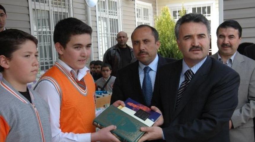 Kardeş Okuldan &Ouml;ğrencilere Kitap