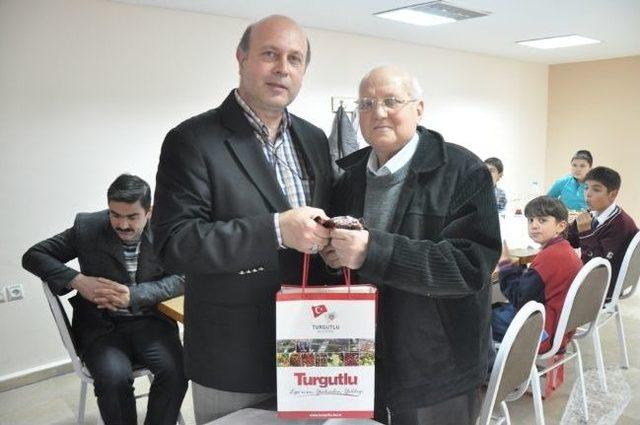 Turgutlu'da Çok Okuyanlar Ödüllendirildi
