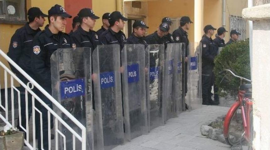 Afyonkarahisar&rsquo;da K&ouml;yl&uuml;lerin Fidan İsyanı