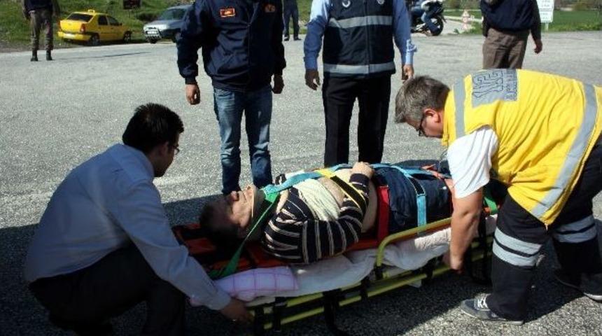 Balıkesir'de Trafik Kazası: 2 Yaralı