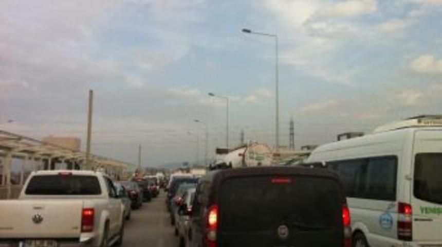 Trafik Kilitlendi, En &Ccedil;ok Veliler Endişelendi