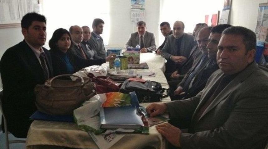 &Ccedil;i&ccedil;ekdağı&rsquo;nda Okullarda Kitap Dağıtıldı