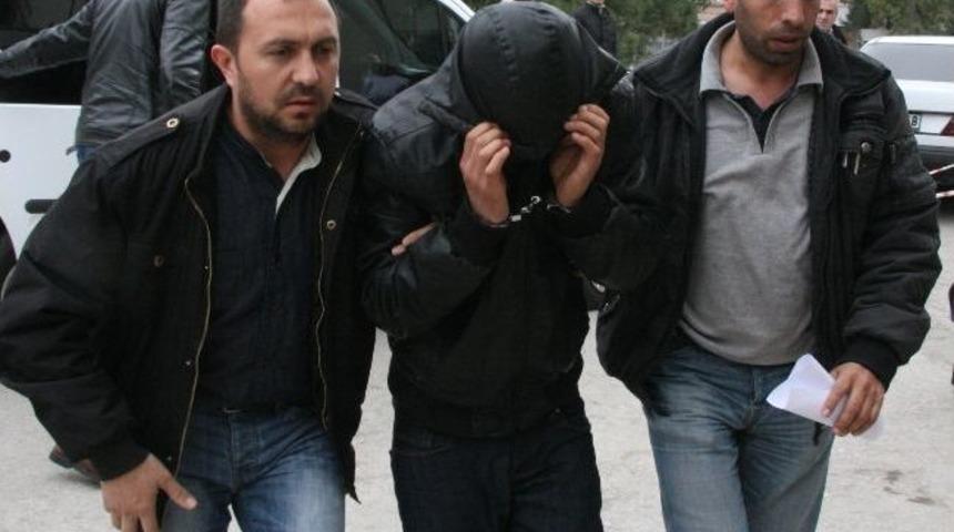 Tartıştığı Babasını Kalbinden Bı&ccedil;aklayarak &Ouml;ld&uuml;rd&uuml;