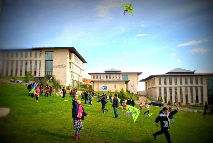 Gökler Renklendi, Çocuklar Şenlendi G1