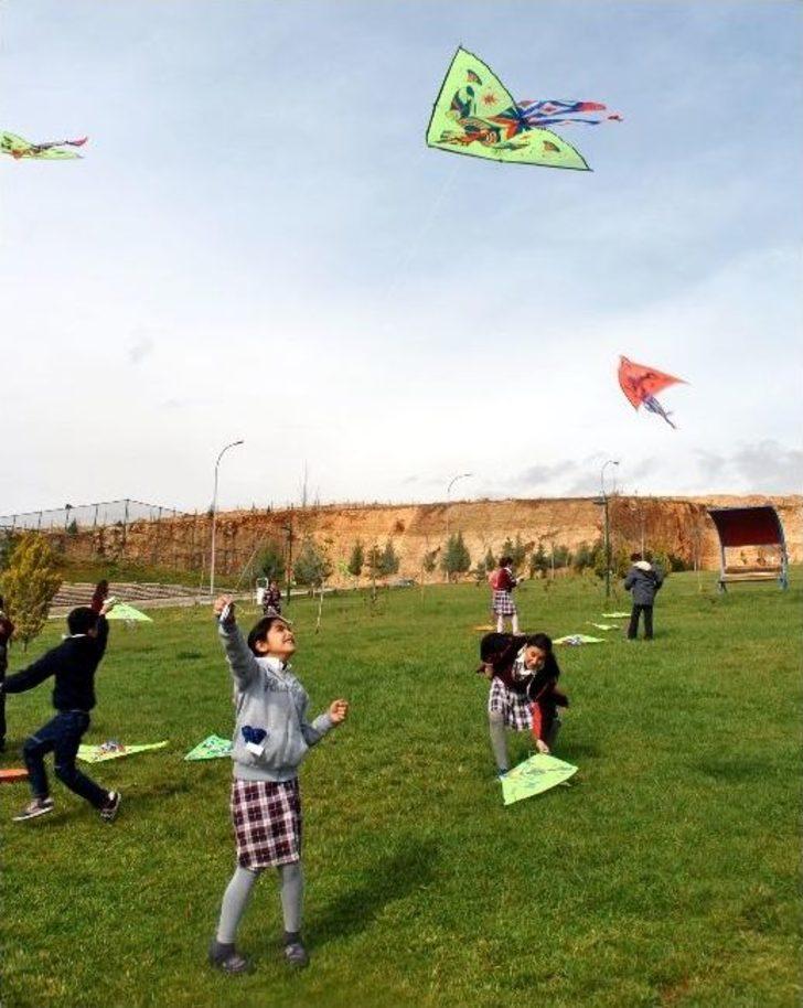 Gökler Renklendi, Çocuklar Şenlendi G3