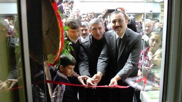Ertuğrul Sağlam Kuyumcu D&uuml;kkanı A&ccedil;ılışına Katıldı 1