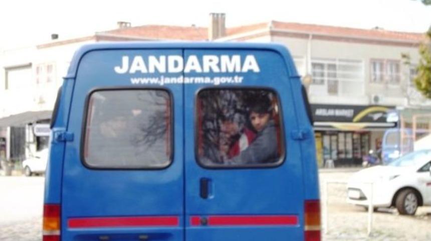 Ayvalık'ta 26 M&uuml;lteci Yakalandı