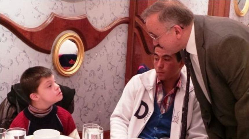 Down Sendromlu &Ccedil;ocuklar Doyasıya Eğlendi