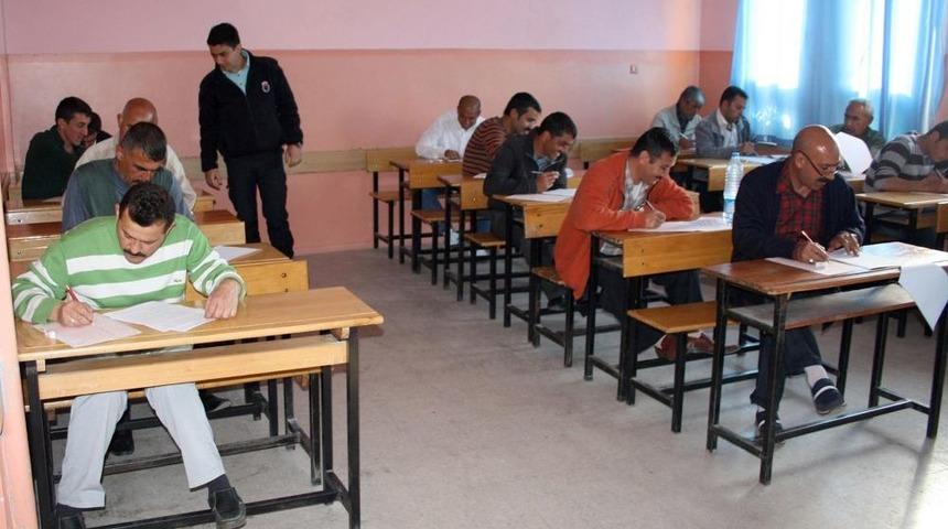 H&uuml;k&uuml;ml&uuml;ler &ldquo;&Ccedil;anakkale'de Şahlananlar&rdquo; Kitabını Okuyarak Sınava Katıldı