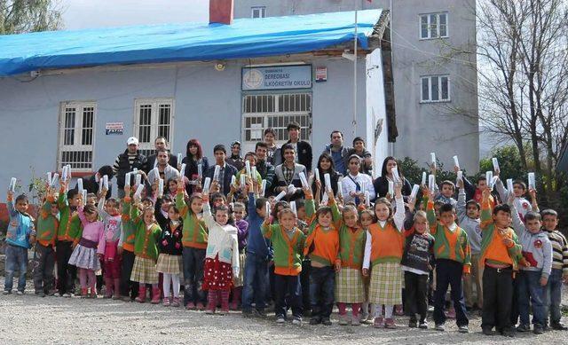 Sınav Sonrası Toplanan Kalem Ve Silgiler Köy Okullarına Dağıtıldı