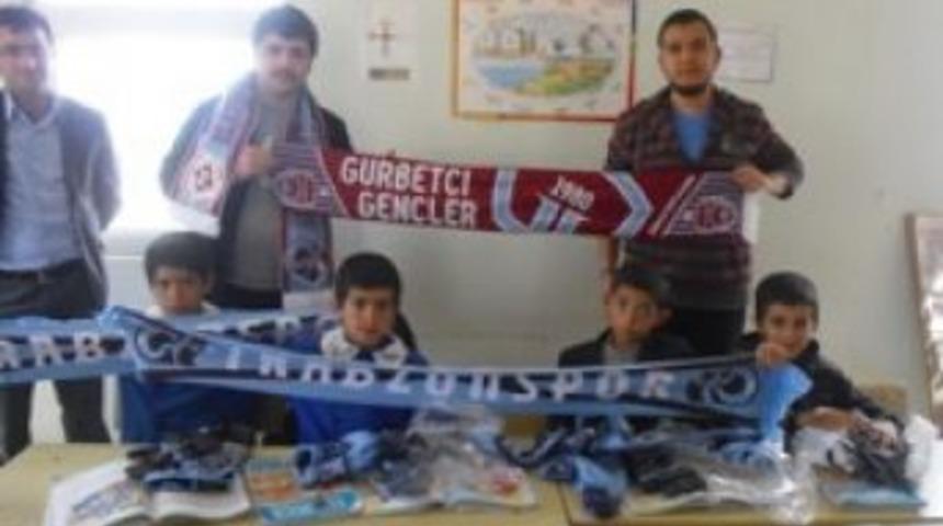 &Uuml;nversite &Ouml;ğrencilerinden Eğitim Yardımı