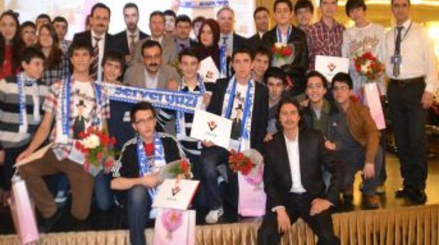 Servergazili &Ouml;ğrenciler, 44. T&Uuml;BİTAK Proje Yarışması&rsquo;nda &Uuml;&ccedil; Birincilik Aldı