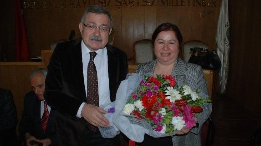 Minik &Ouml;ğrenciler Başkan G&uuml;lşen&rsquo;i Ziyaret Ederek 10. Yılını Kutladılar