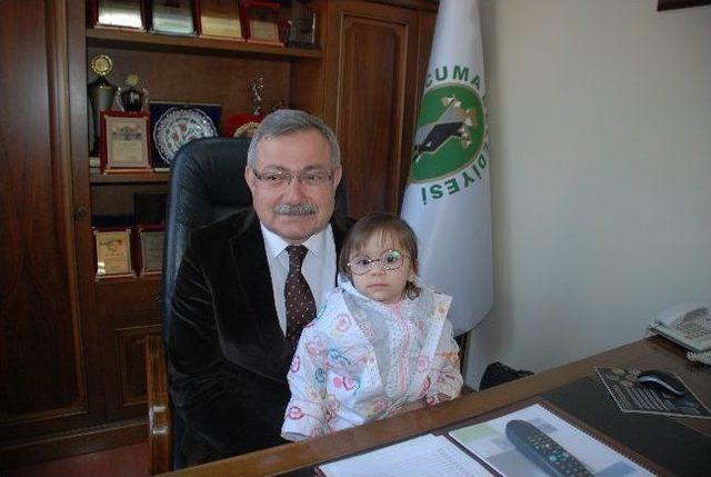 Minik &Ouml;ğrenciler Başkan G&uuml;lşen&rsquo;i Ziyaret Ederek 10. Yılını Kutladılar 1