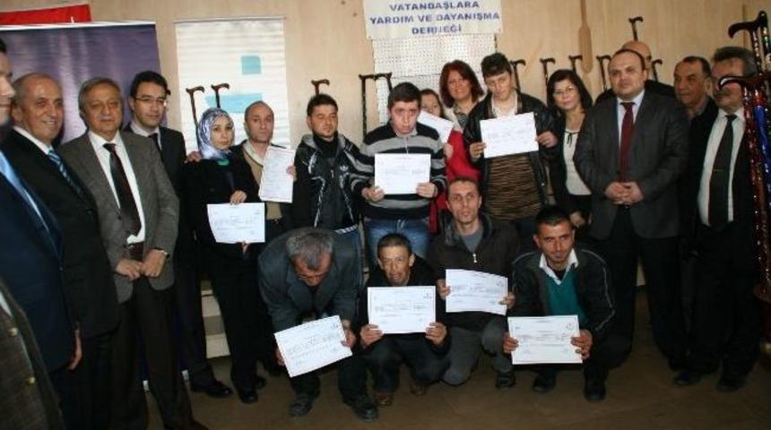 Bedensel Engellilerden Ahşap Boyama Ve Vernikleme Elemanı Sergisi