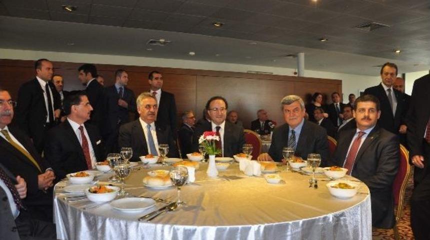 Bakan Yazıcı Sanayici Ve İşadamları İle Yemekte Buluştu