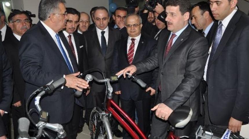 G&uuml;mr&uuml;k Ve Ticaret Bakanı Yazıcı, Tasiş Kocaeli Mağazasını A&ccedil;tı