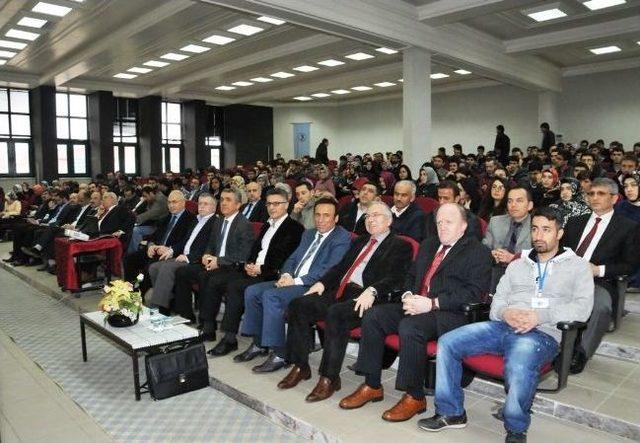 Osman Can, Om&uuml;&rsquo;de &lsquo;anayasa&rsquo; Konferansı Verdi 2