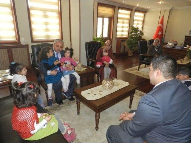 Bing&ouml;l Valisi G&uuml;ven&ccedil;er Minikleri Makamında Kabul Etti 1