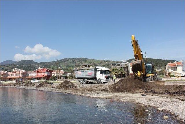 Çandarlı'da Denizi Temizleme Çalışmaları Başladı