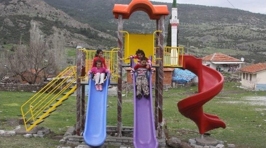 K&ouml;yl&uuml; &Ccedil;ocuklar İlk Kez Oyun Parkı İle Tanıştı