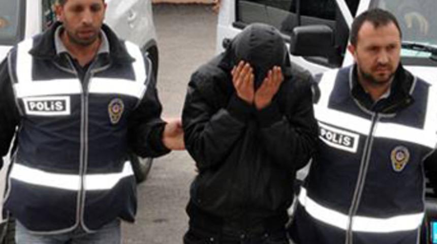Tartıştığı babasını bı&ccedil;aklayarak &ouml;ld&uuml;rd&uuml;