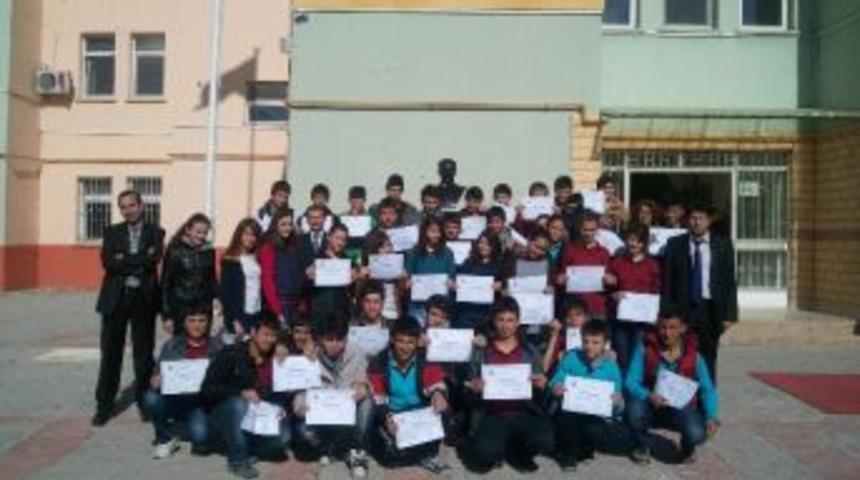 Gediz Ticaret Meslek Lisesi'nde Devamsızlık Yapmayan 89 &Ouml;ğrenciye Teşekk&uuml;r Belgesi Verildi