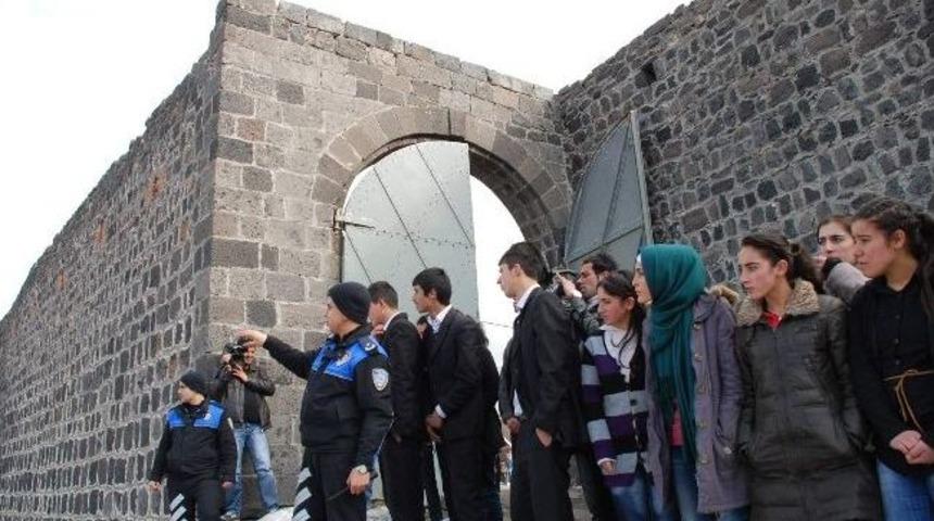 Digorlu &Ouml;ğrenciler Kars Kalesi&rsquo;ni Gezdi